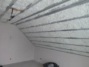 Ocieplanie pianką PUR poliuretanową