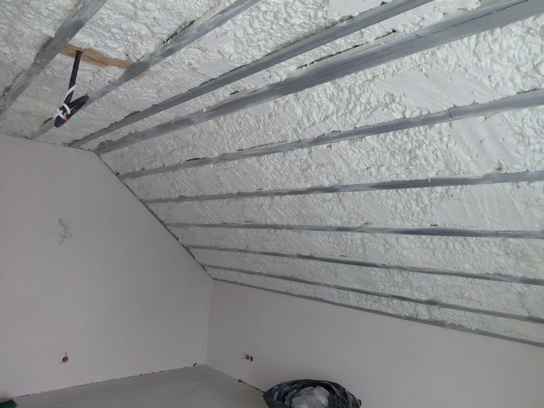 Ocieplanie pianką PUR poliuretanową