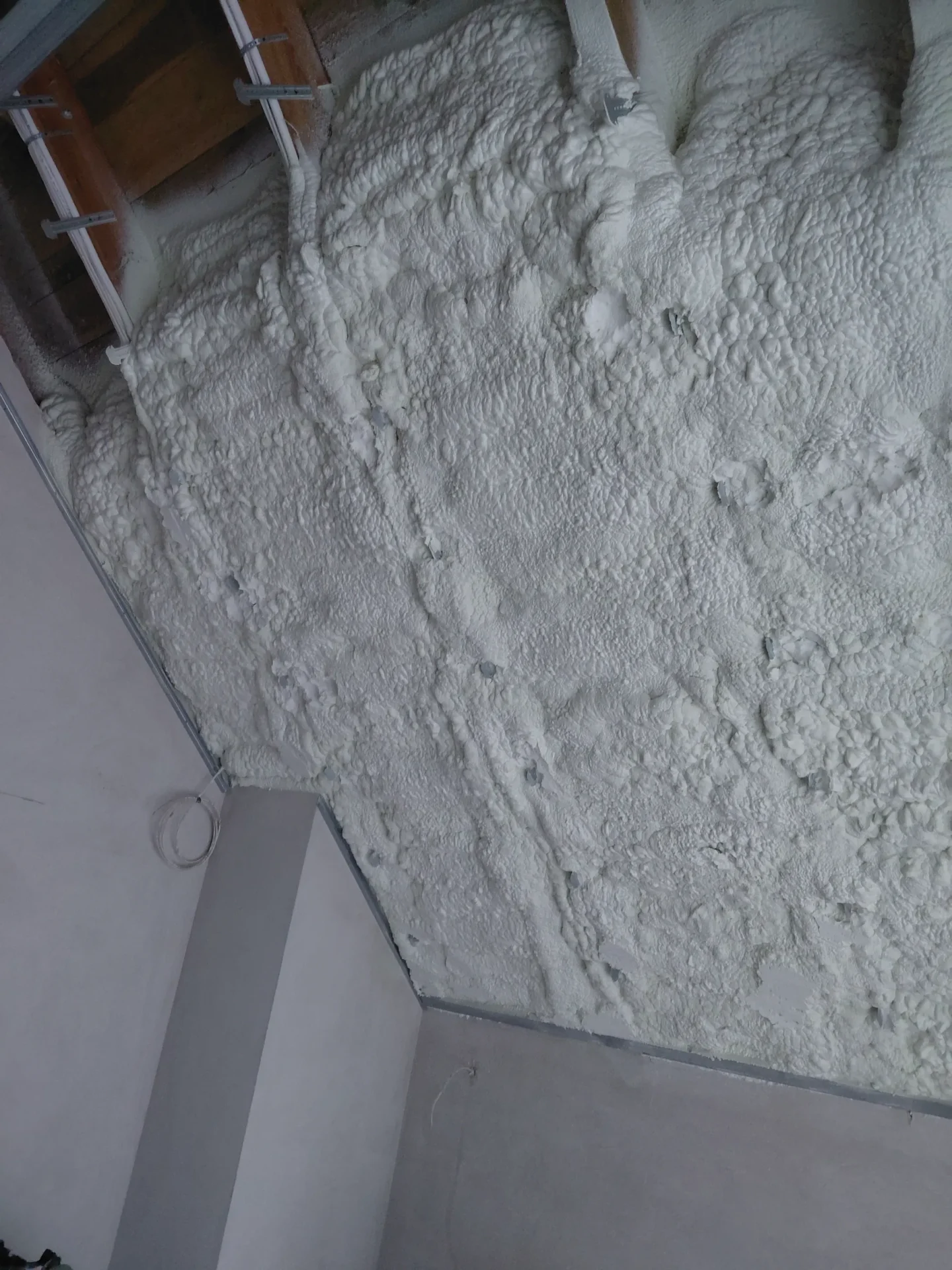 Ocieplanie poddasza pianą pur