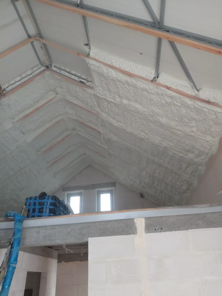 Ocieplanie poddasza pianką poliuretanową