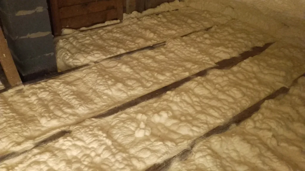 realizacja ocieplania pianą PUR